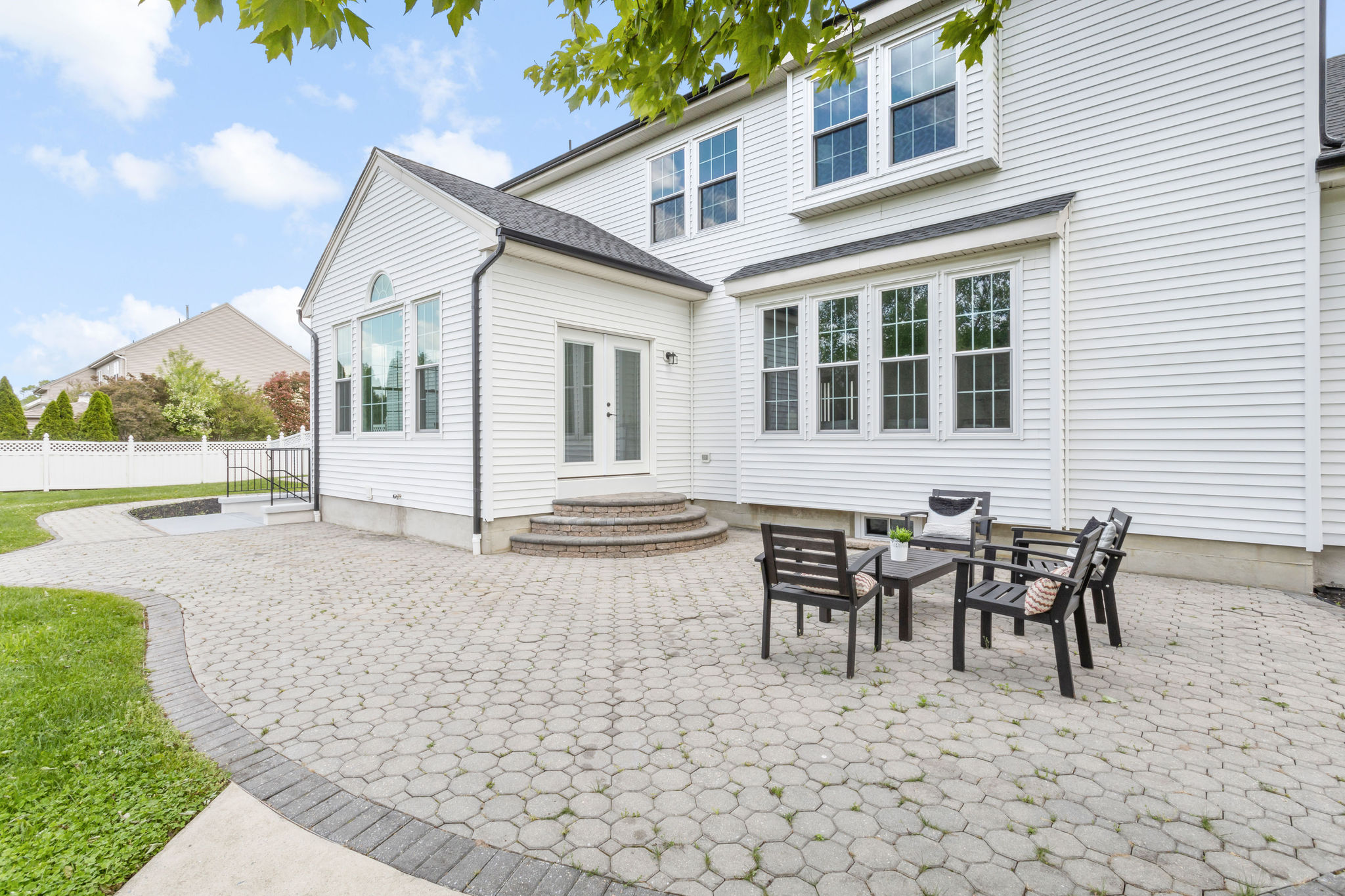 Hometrust windows and doors home page - img 4339: